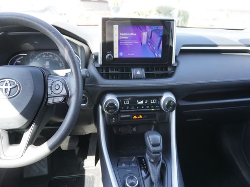 Used 2025 Toyota RAV4 XLE AWD/4WD image 16