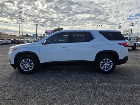 Used 2021 Chevrolet Traverse LS image 4