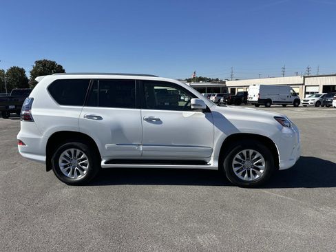 Used 2019 Lexus GX 460 image 3