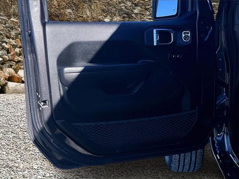 Used 2024 Jeep Wrangler Unlimited image 20