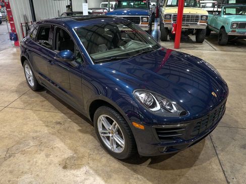 Used 2018 Porsche Macan AWD/4WD image 14