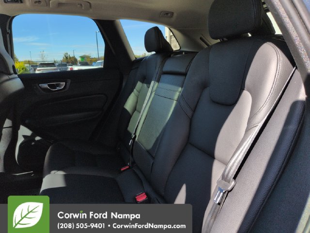 Used 2021 Volvo XC60 T5 Momentum AWD/4WD image 25