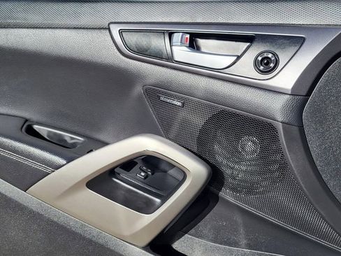 Used 2013 Hyundai Veloster Turbo image 17