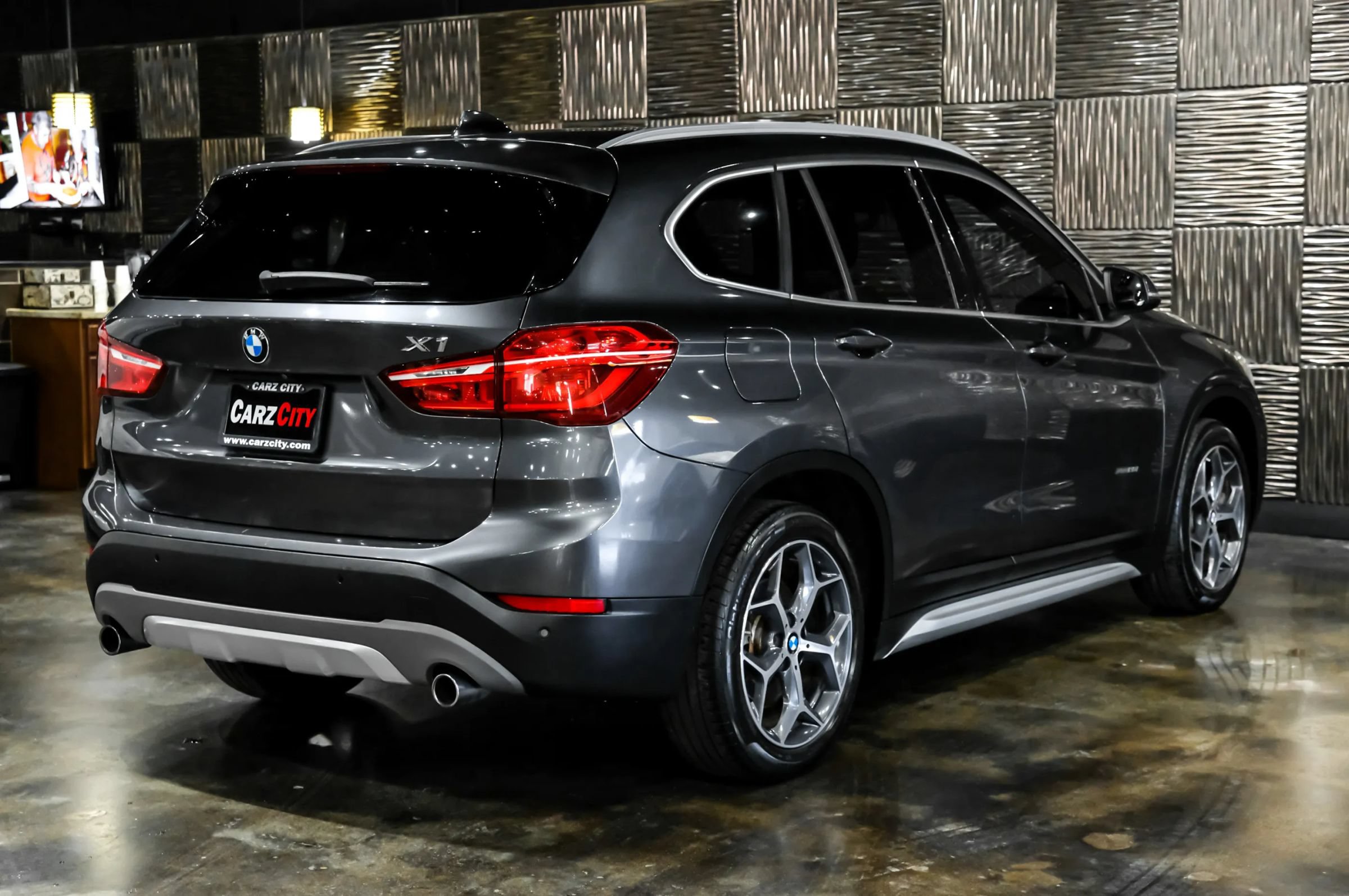Used 2017 BMW X1 xDrive28i AWD/4WD image 10