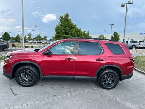 Used 2023 Honda Pilot TrailSport image 4