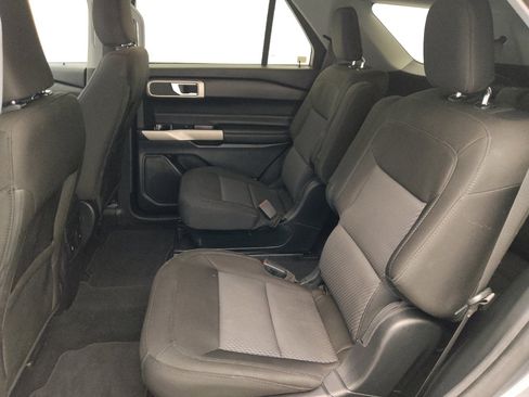 Used 2024 Ford Explorer XLT RWD image 18