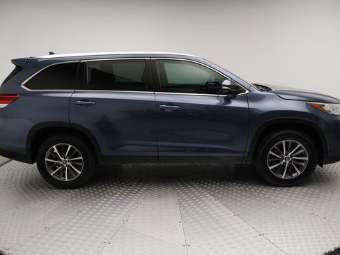 Used 2019 Toyota Highlander XLE FWD image 7