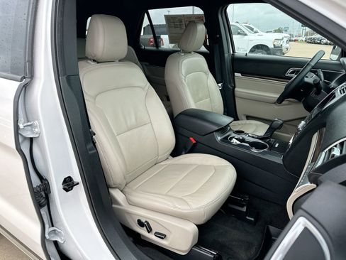 Used 2018 Ford Explorer Limited image 24