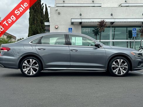 Certified 2022 Volkswagen Passat 2.0T SE image 4