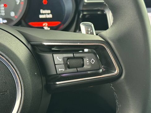 Certified 2025 Porsche Macan AWD/4WD image 27