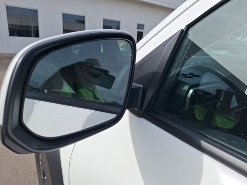 Used 2025 Toyota Tacoma TRD Off-Road image 15