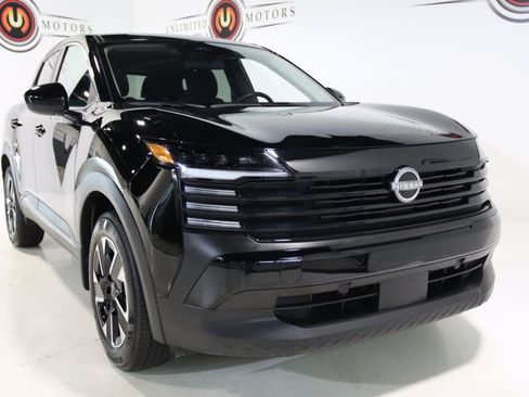 Used 2025 Nissan Kicks SV AWD/4WD image 17