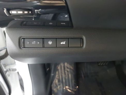 Used 2025 Nissan Pathfinder SV image 26