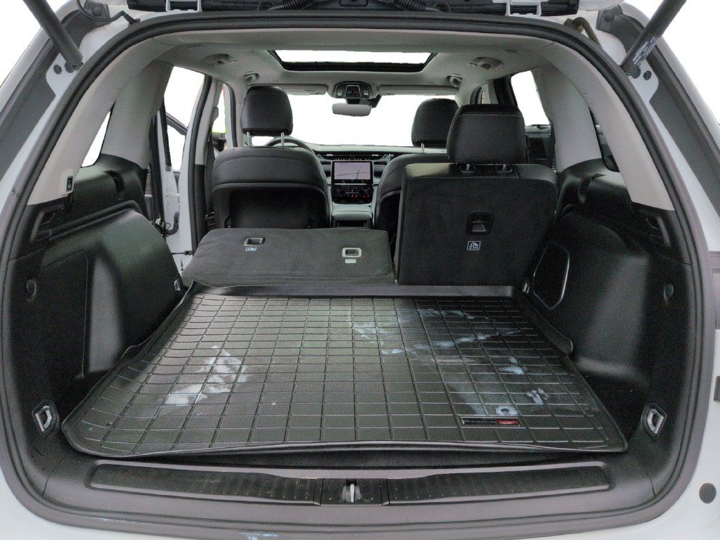 Used 2023 Jeep Grand Cherokee 4WD 4xe w/ Luxury Tech Group II image 28