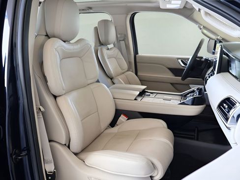 Used 2021 Lincoln Navigator Reserve w/ Luxury Package image 23