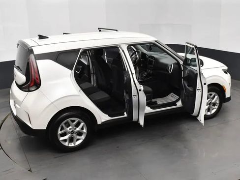 Used 2025 Kia Soul LX w/ LX Technology Package FWD image 6