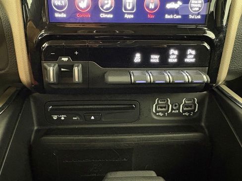 Used 2019 RAM 1500 Laramie AWD/4WD image 27