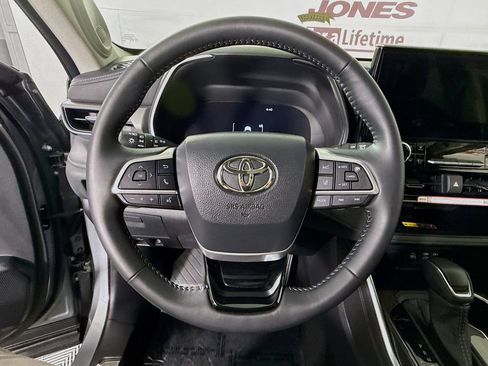 Used 2026 Toyota Highlander Platinum AWD/4WD image 23
