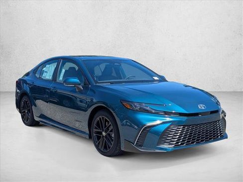 Used 2025 Toyota Camry SE image 6