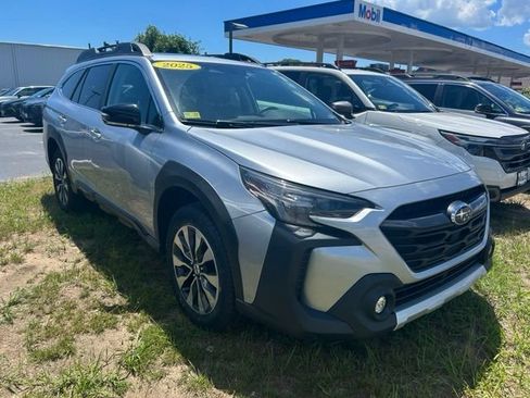 Used 2025 Subaru Outback Limited AWD/4WD image 3