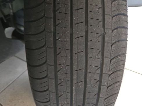 Used 2022 Hyundai Venue SEL FWD image 25