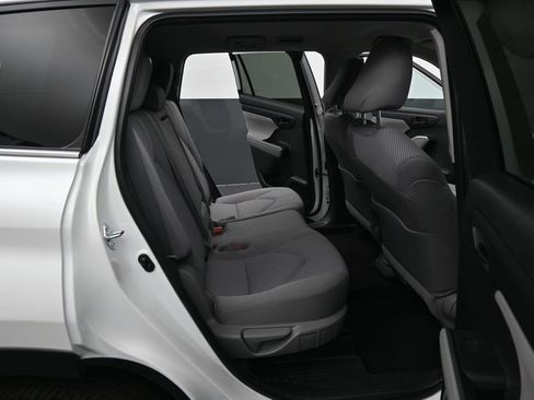 Used 2023 Toyota Highlander L FWD image 31