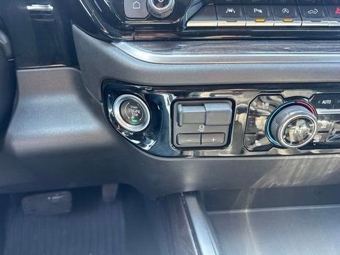 Used 2022 Chevrolet Silverado 1500 LTZ w/ LTZ Premium Package AWD/4WD image 15