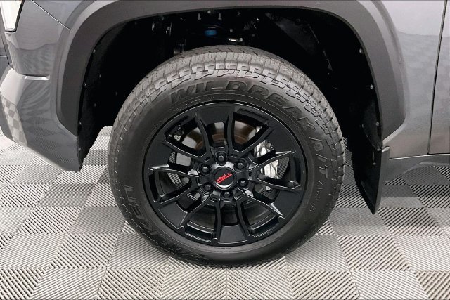 Used 2026 Toyota Tundra Limited AWD/4WD image 10