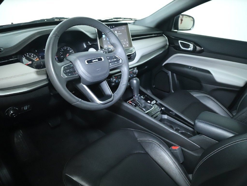 Used 2025 Jeep Compass Limited AWD/4WD image 17