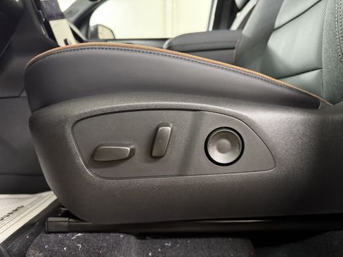 New 2025 GMC Acadia AT4 w/ Luxury Package AWD/4WD image 15