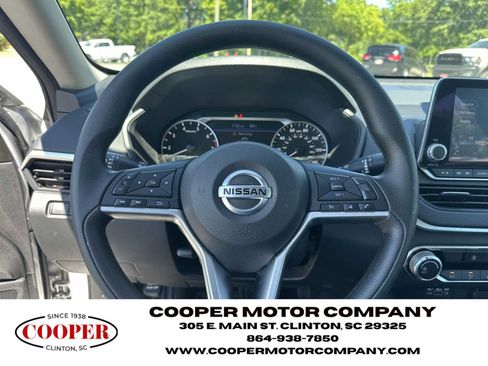 Used 2022 Nissan Altima 2.5 SV FWD image 25