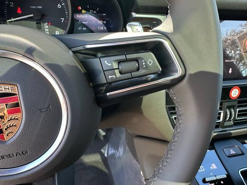 Used 2026 Porsche Macan AWD/4WD image 17