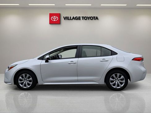 Certified 2025 Toyota Corolla LE image 2