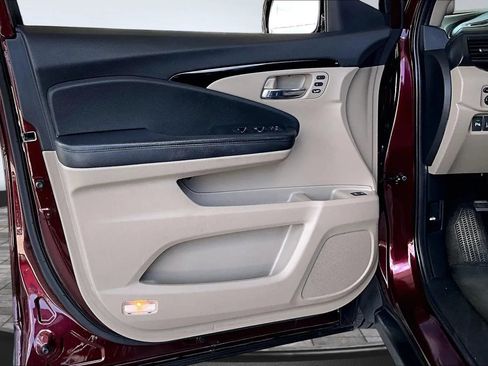 Used 2016 Honda Pilot Touring image 17