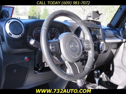 Used 2014 Jeep Wrangler Unlimited Sahara image 15
