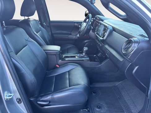 Used 2023 Toyota Tacoma TRD Off-Road w/ TRD Premium Off Road Package image 10