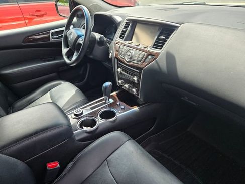 Used 2016 Nissan Pathfinder Platinum image 3