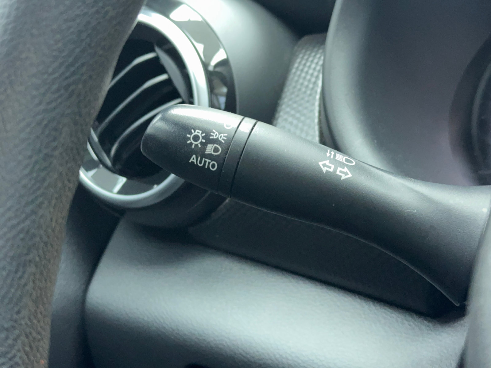 Used 2021 Nissan Kicks SV FWD image 34