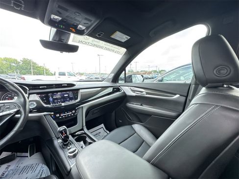Used 2024 Cadillac XT6 Sport w/ Technology Package image 11