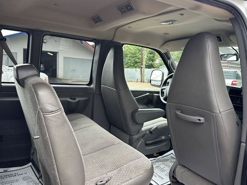 Used 2018 Chevrolet Express 3500 LT w/ LT Preferred Equipment Group RWD image 36
