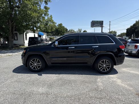 Used 2017 Jeep Grand Cherokee Limited w/ Luxury Group II image 2