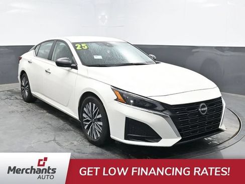 Used 2025 Nissan Altima 2.5 SV FWD image 3