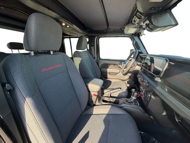 Used 2025 Jeep Gladiator Rubicon AWD/4WD image 16