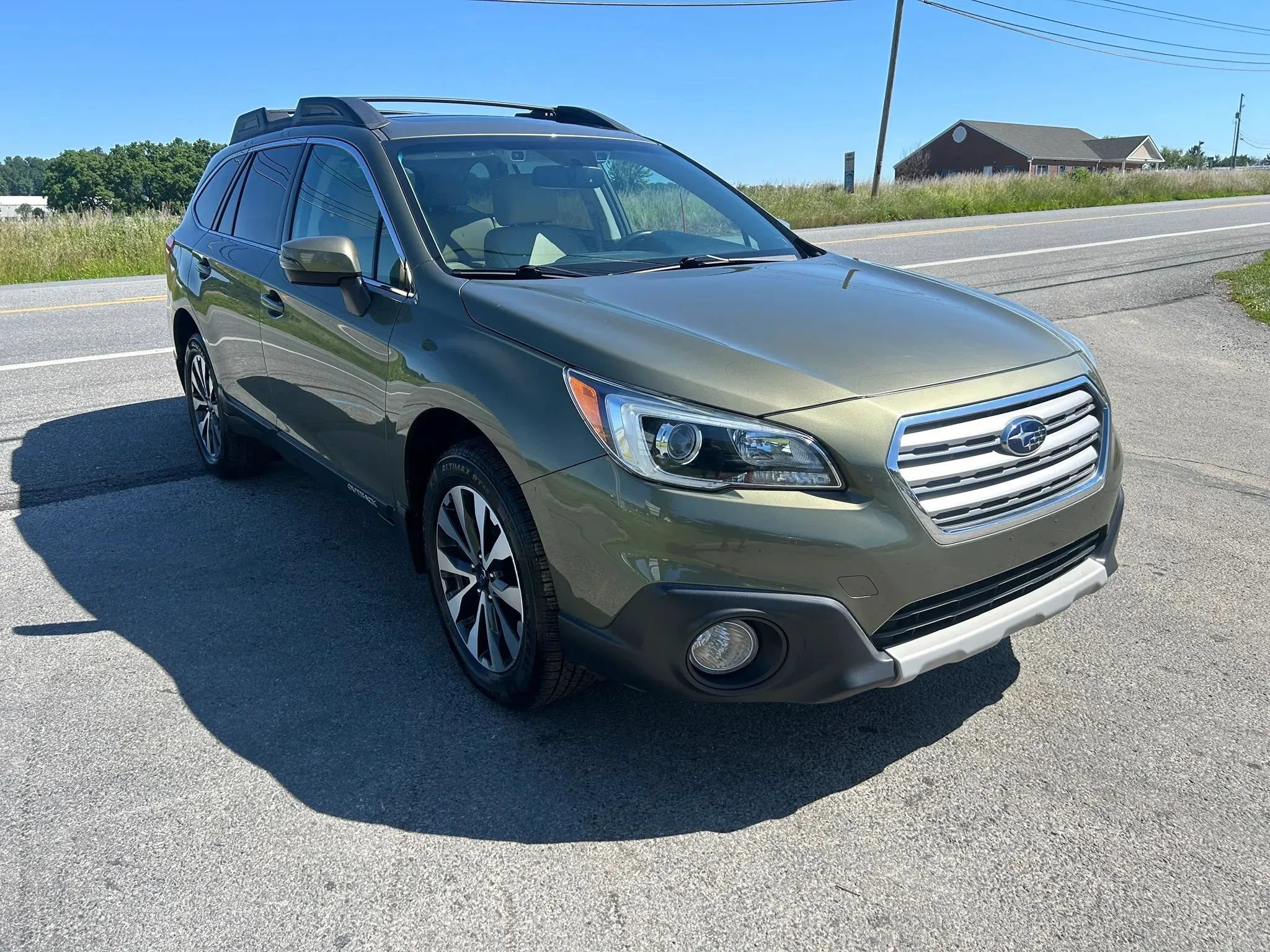 Used 2016 Subaru Outback 2.5i Limited AWD/4WD image 4