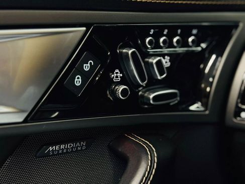 Used 2016 Jaguar F-TYPE R image 46