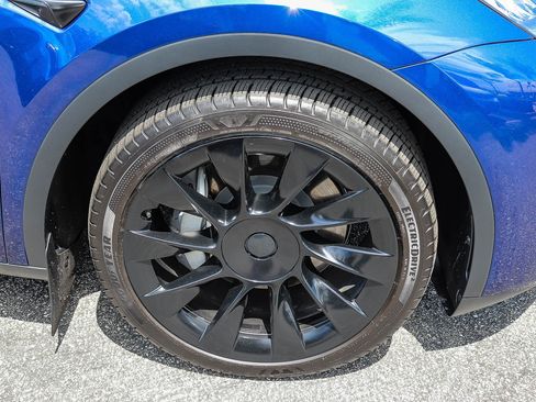 Used 2023 Tesla Model Y Long Range AWD/4WD image 7