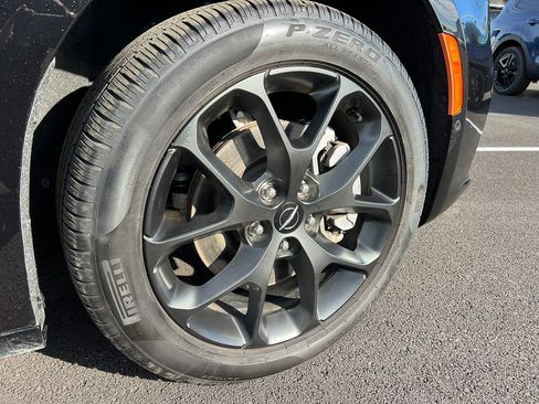 Used 2024 Chrysler Pacifica Limited w/ S Appearance Package image 14