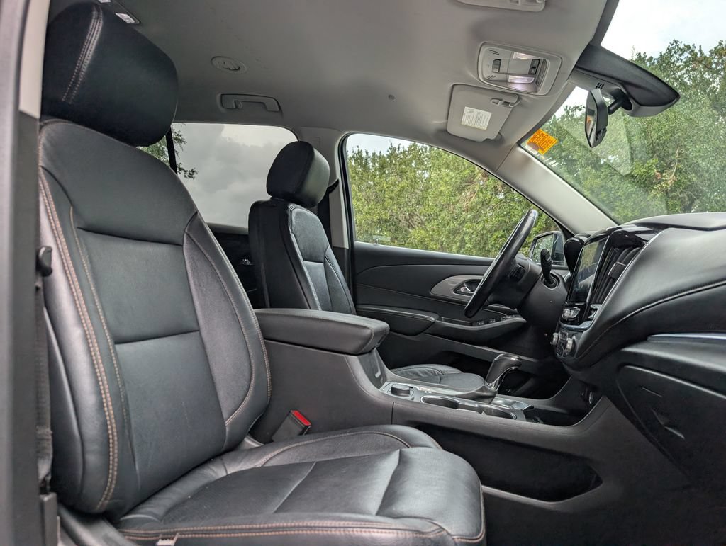 Used 2020 Chevrolet Traverse LT w/ Driver Confidence II Package AWD/4WD image 18