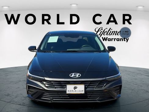 Certified 2025 Hyundai Elantra SE FWD image 8