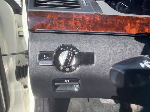 Used 2009 Mercedes-Benz S 550 4MATIC image 17